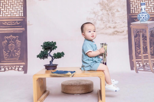 天水宝宝眼睛肿是什么原因